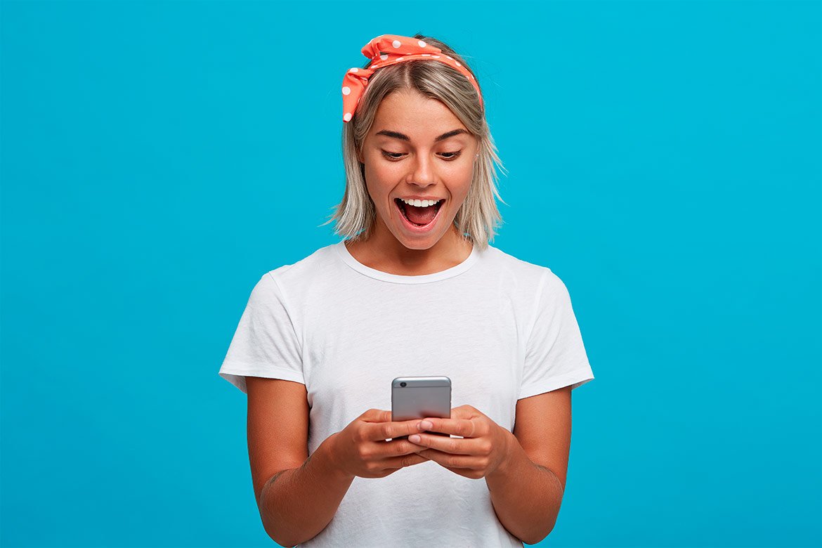 happy-amazed-blonde_img